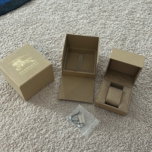 Burberry stainless steel unisex watch - Picture 15 of 15